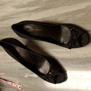 Black open toe heel by Banana Republic size 8